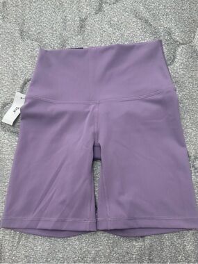 Aritzia TnaSLICK Cheeky Hi-Rise 7 inches Shorts Breezy Purple XS New With Tags